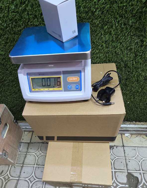 da028da7-b4bb-47dd-b7df-6d91a0a311c8.jpg T-28 scale (15kgs) - Image 1